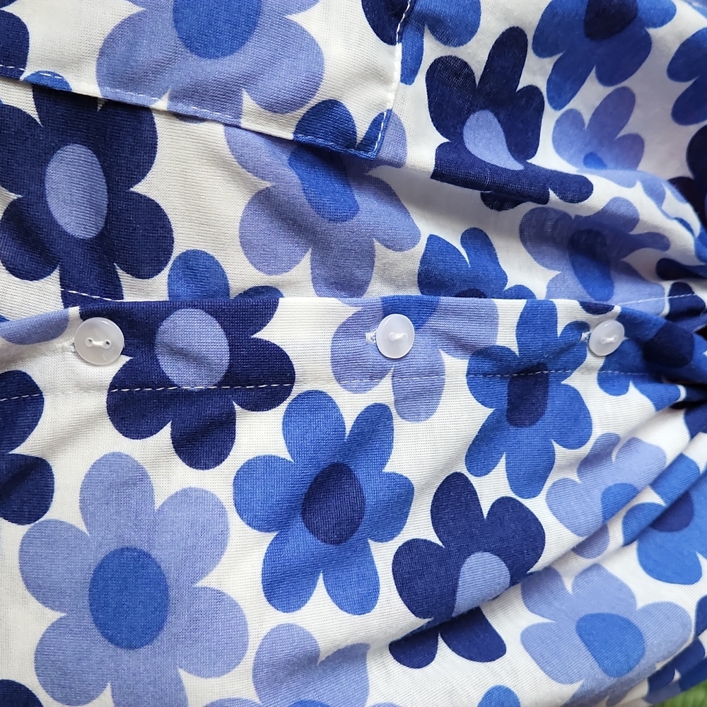 Passport, 0280, Blue and white floral top, Sz L - Picture 5 of 6